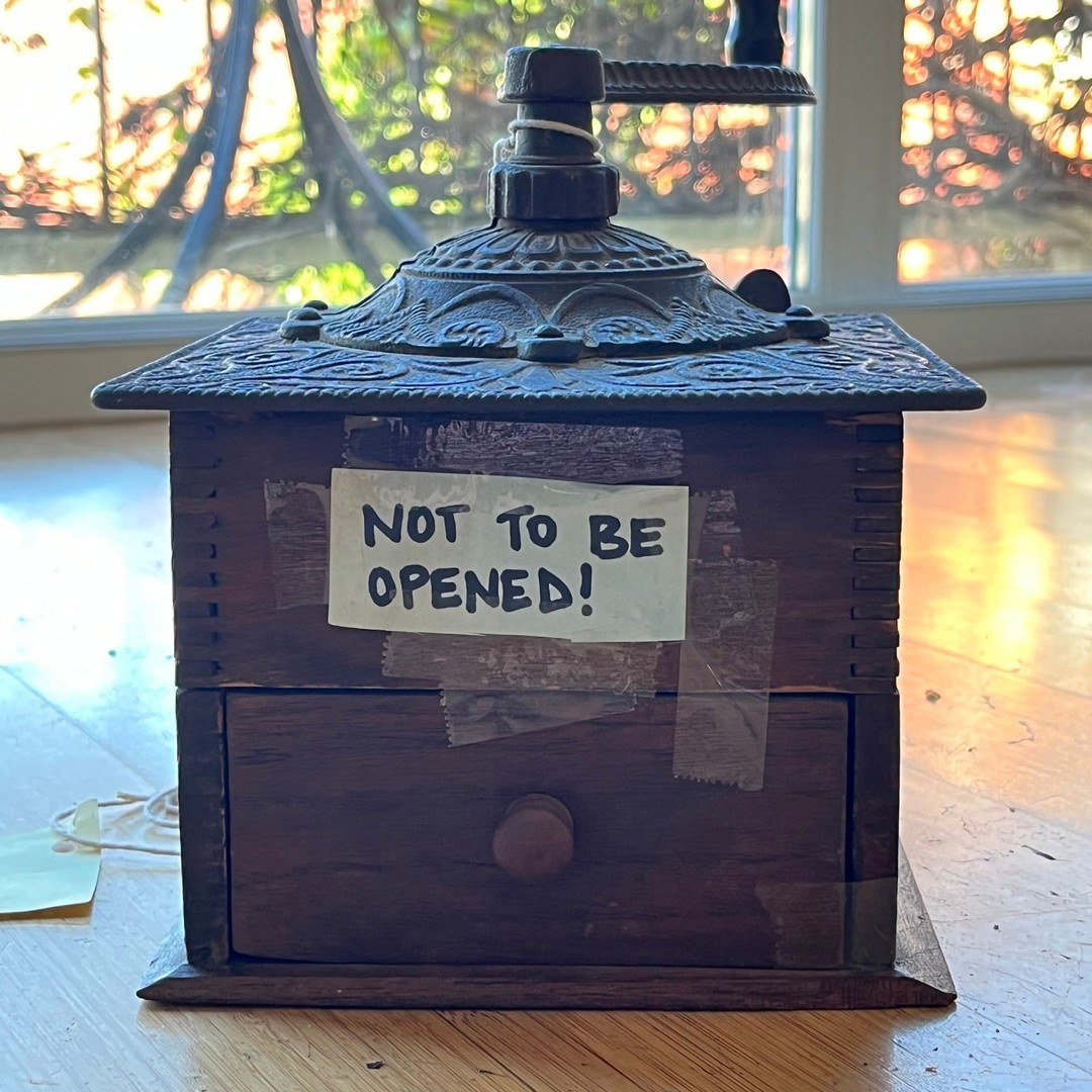 In drama this week...this mysterious old box was discovered by Mrs Bloom on her breakfast table! It's going to take the team of detectives to figure out what happened, who left it, what's inside and what they should do.

#processdrama #dramaforkids #dramaclassesforkids #yarraville #classesforkids #kidscreating #creative #imagination ##innerwestmums #innerwestmelbourne #classesforkidsmelbourne